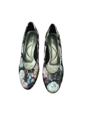 Soft Style by Hush Puppies Vintage Floral Black Heel Women’s 7.5